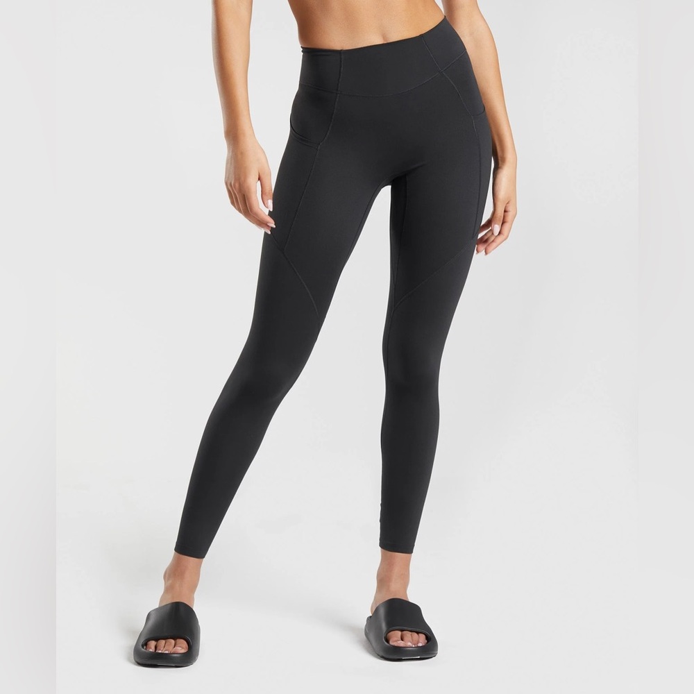 Gymshark Whitney Everyday Pocket 3/4 length Workout Leggings, Size L, Black